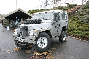 Land Rover
 - Photo Bernard Knapp