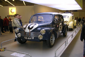 4 CV Renault
 - Photo Annie Pieters