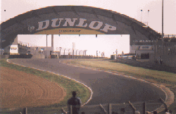 Animation: une MG aprs le Dunlop, admirez la trajectore trs extrieure