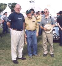 Hamish McNinch et Barry Foster autour de Philippe Maillard-Brune - Photo Jrme Boly