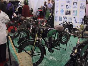 Cette anne les motos Helyett taient  l'honneur, alors vous avez droit  un 800x600 en cliquant ici (78Ko)