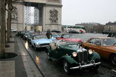 regroupement en haut des Champs Elyses.
photo b.Knapp